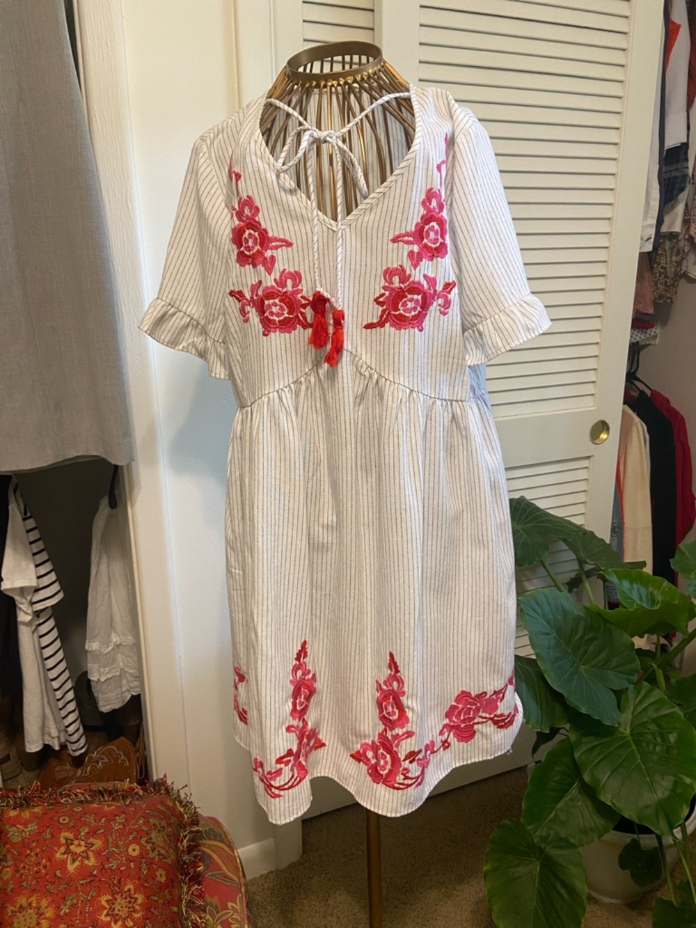 entro White and Pink Embroidered Midi Dress - Picture 2 of 6